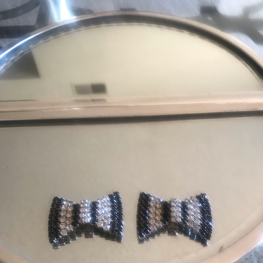 Shoe clips to juzz up your pumps